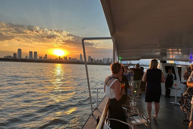 Paseo en barco al atardecer por el Río de la Plata